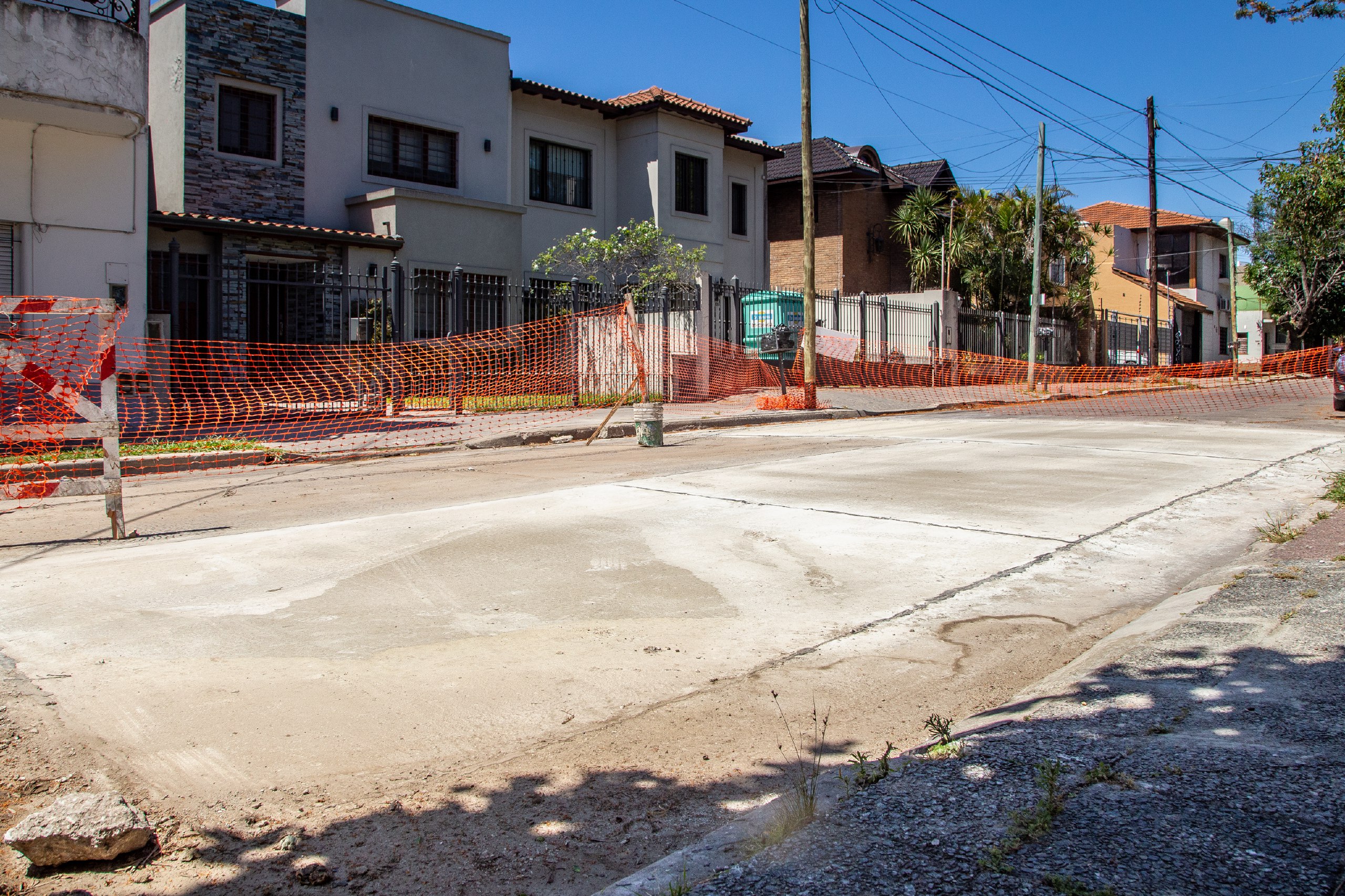 CONTINÚA EL PLAN MUNICIPAL DE BACHEO EN BERNAL Y EZPELETA