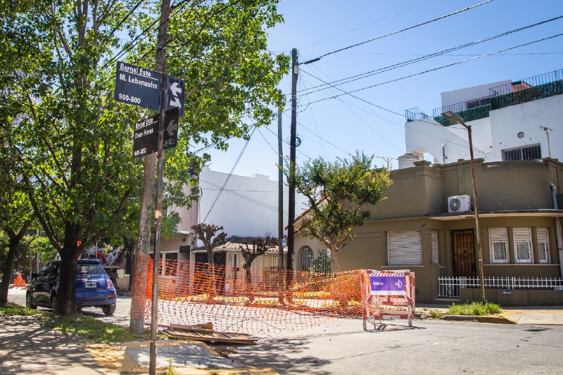 CONTINÚA EL PLAN MUNICIPAL DE BACHEO EN BERNAL Y EZPELETA