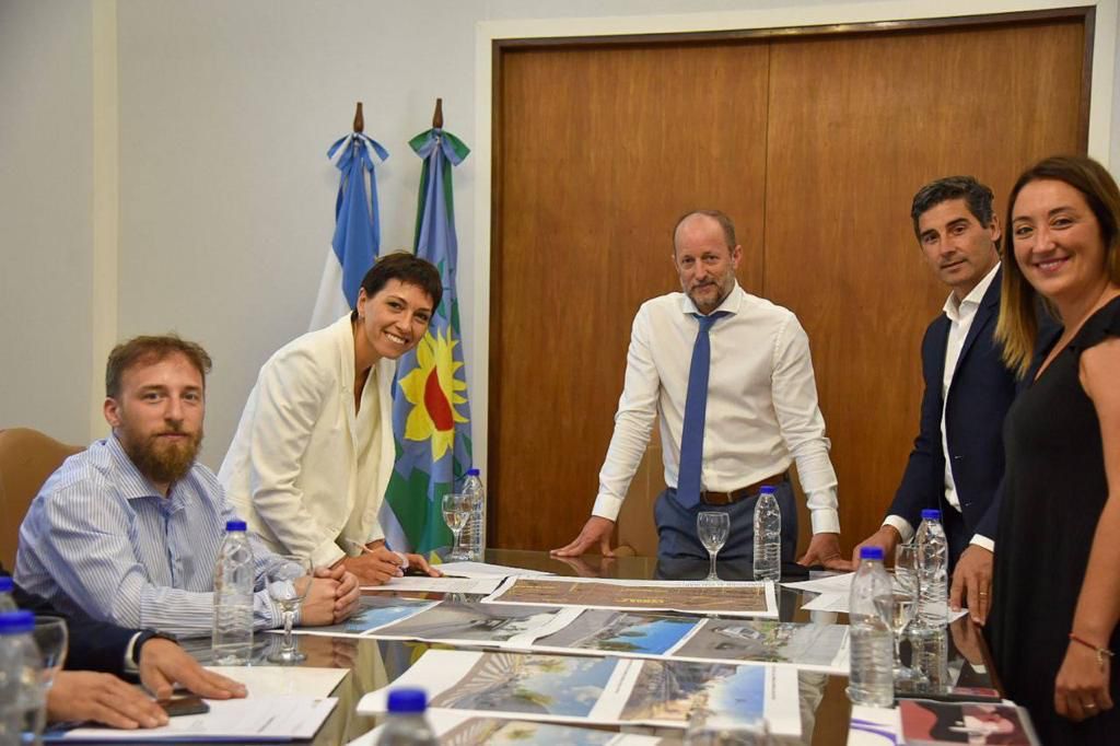 MAYRA E INSAURRALDE FIRMARON EL CONVENIO PARA LA REPAVIMENTACIÓN DE PASCO