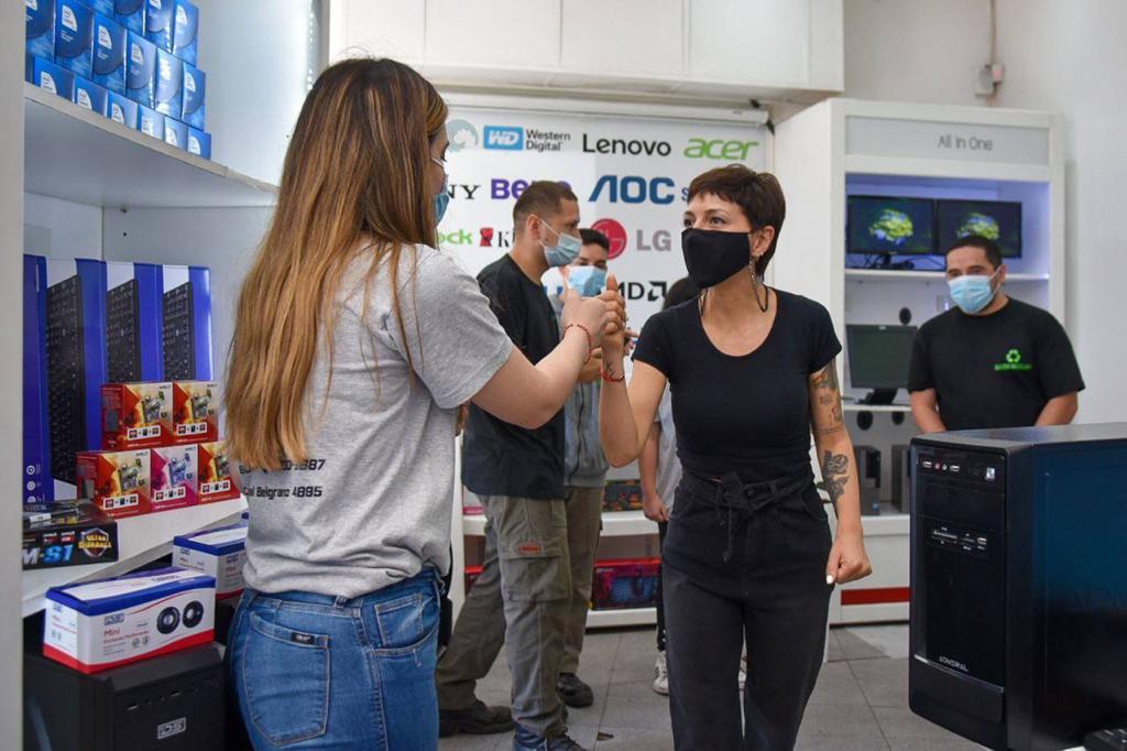 MAYRA VISITÓ ELECTRO VENTA EN VILLA LA FLORIDA