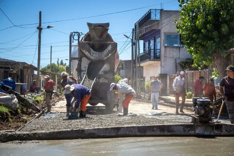 AVANZAN LAS OBRAS DE ASFALTO EN LOS BARRIOS EL JALÓN Y LA ESPERANZA GRANDE