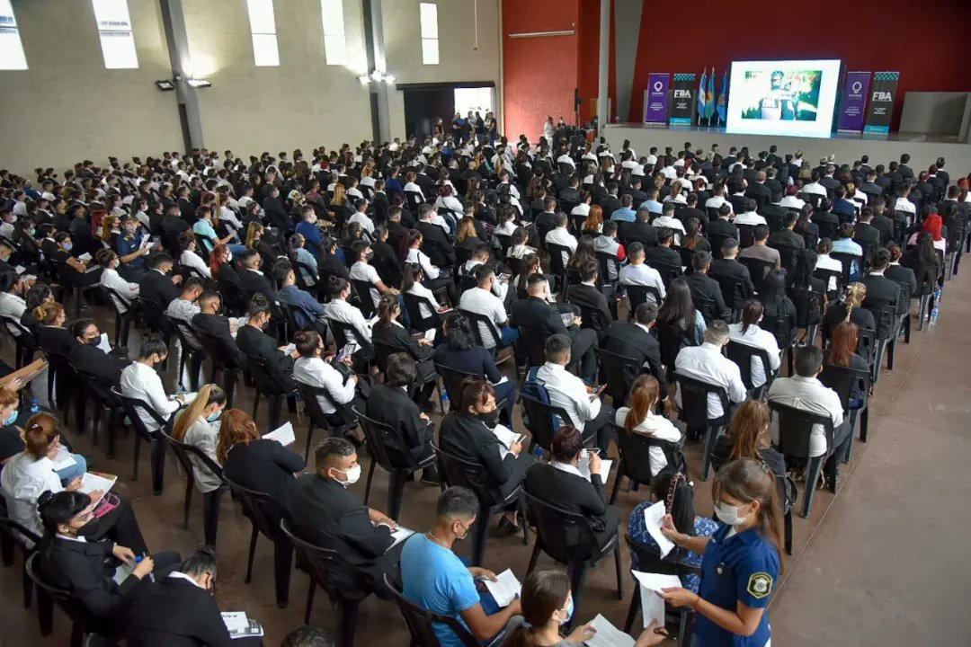 CHARLA INFORMATIVA PARA LOS MÁS DE MIL QUILMEÑOS ASPIRANTES A CADETES