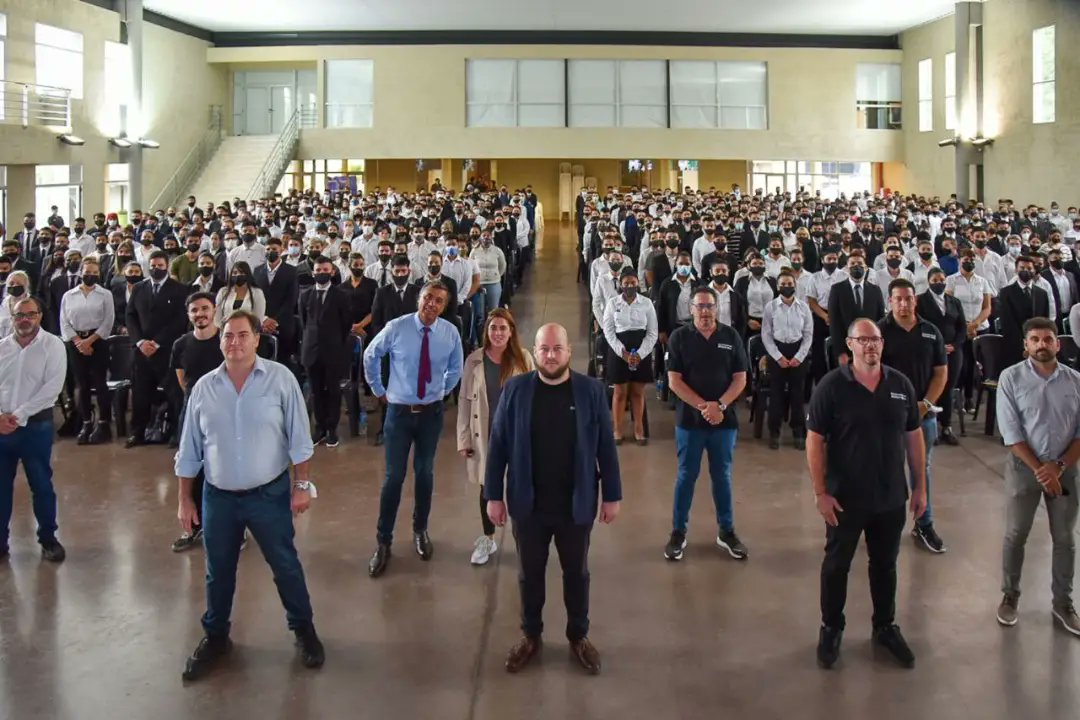 CHARLA INFORMATIVA PARA LOS MÁS DE MIL QUILMEÑOS ASPIRANTES A CADETES