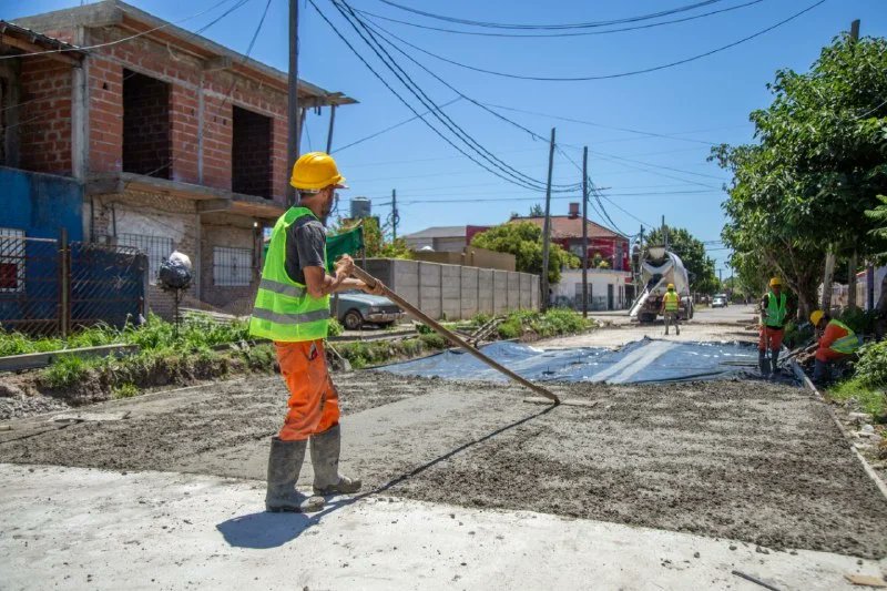 TRABAJOS DE PUESTA EN VALOR Y PAVIMENTACIÓN EN SOLANO Y BERNAL OESTE 