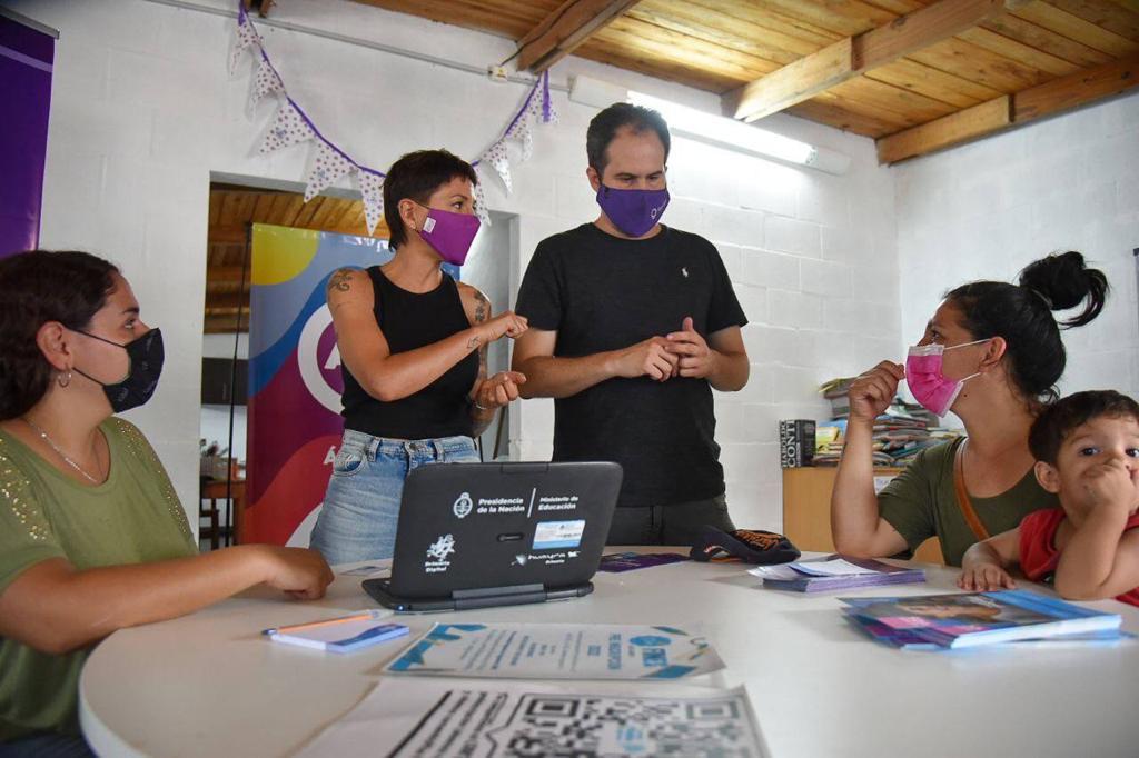 MAYRA SUPERVISÓ UN NUEVO OPERATIVO DE INSCRIPCIÓN A LAS BECAS PROGRESAR