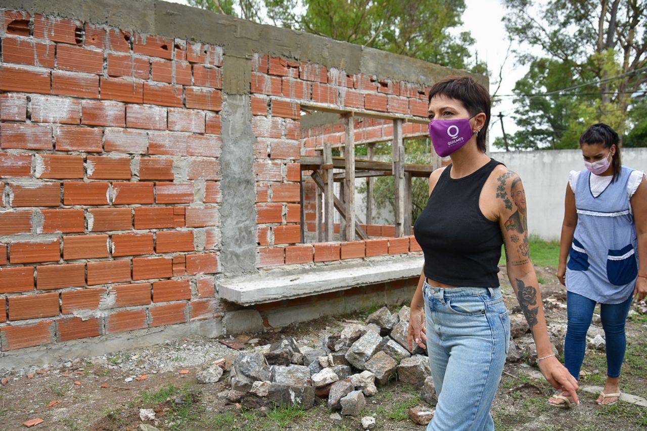 MAYRA RECORRIÓ LA OBRA DE AMPLIACIÓN DEL JARDÍN DE INFANTES Nº 925 