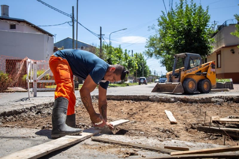 AVANZAN LAS OBRAS DE BACHEO EN BERNAL 