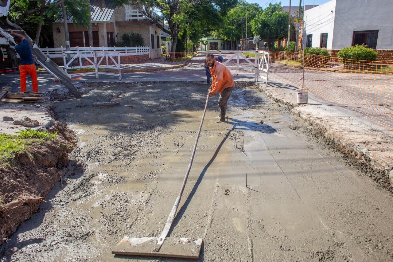 AVANZAN LAS OBRAS DE BACHEO EN BERNAL 