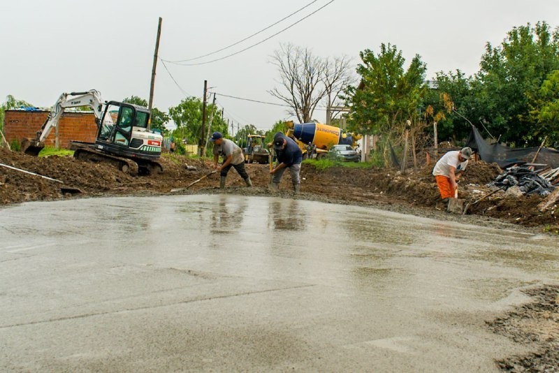 TRABAJOS DE MEJORAMIENTO DE CALLES EN LA RIBERA DE QUILMES 