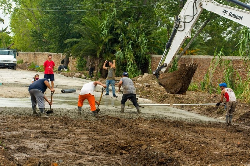 TRABAJOS DE MEJORAMIENTO DE CALLES EN LA RIBERA DE QUILMES 
