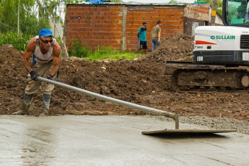 TRABAJOS DE MEJORAMIENTO DE CALLES EN LA RIBERA DE QUILMES 