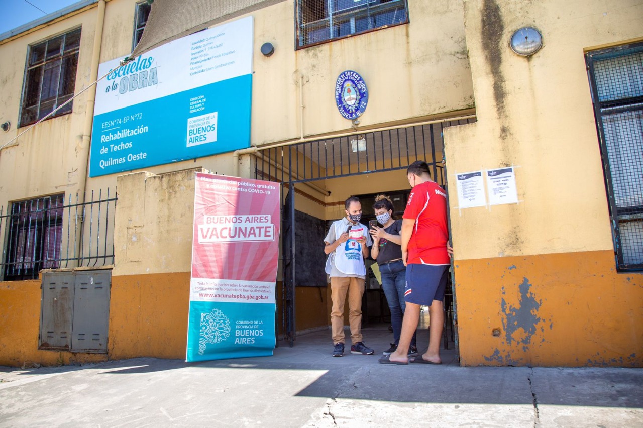 EL MUNICIPIO DE QUILMES CONTINÚA LOS OPERATIVOS DE VACUNACIÓN EN ESCUELAS