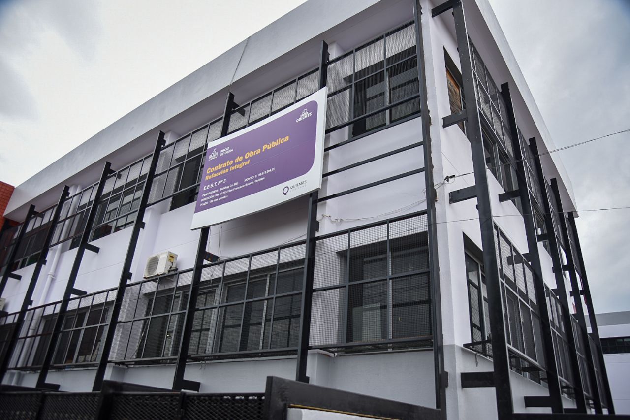 OBRAS HISTÓRICAS EN LA ESCUELA DONDE SE REALIZÓ LA APERTURA DEL HCD
