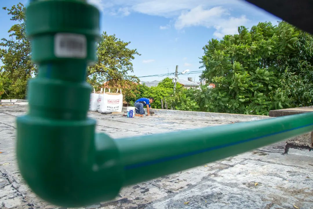 EL MUNICIPIO EJECUTA OBRAS EN LA EP Nº 81 Y LA ES Nº 45 DE QUILMES OESTE