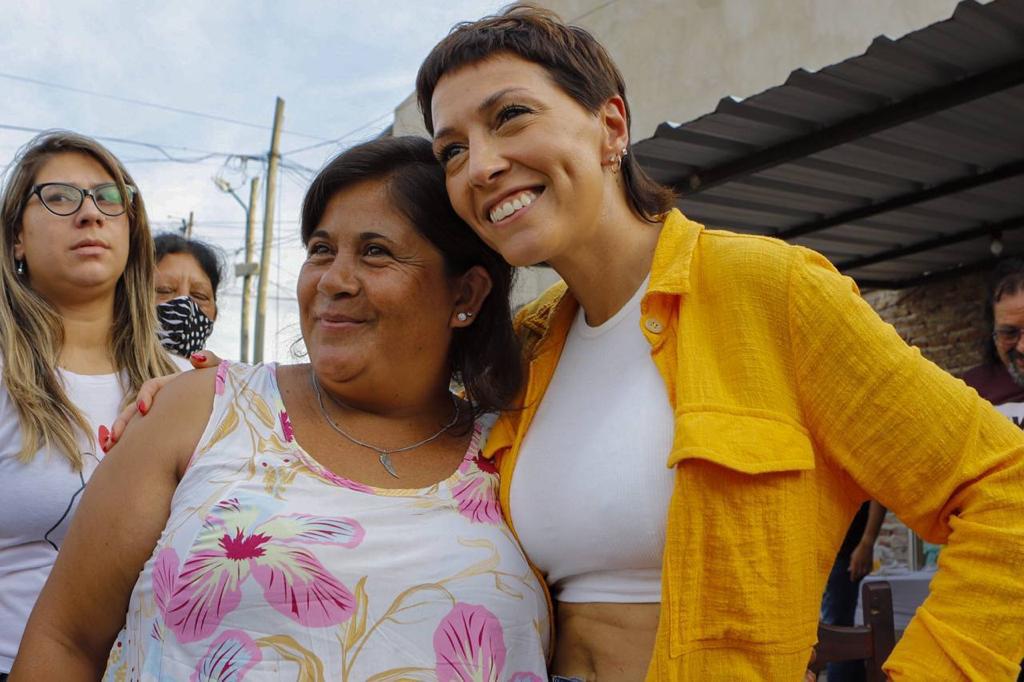 MAYRA SE REUNIÓ CON VECINOS DEL BARRIO SAN MARTÍN DE SOLANO