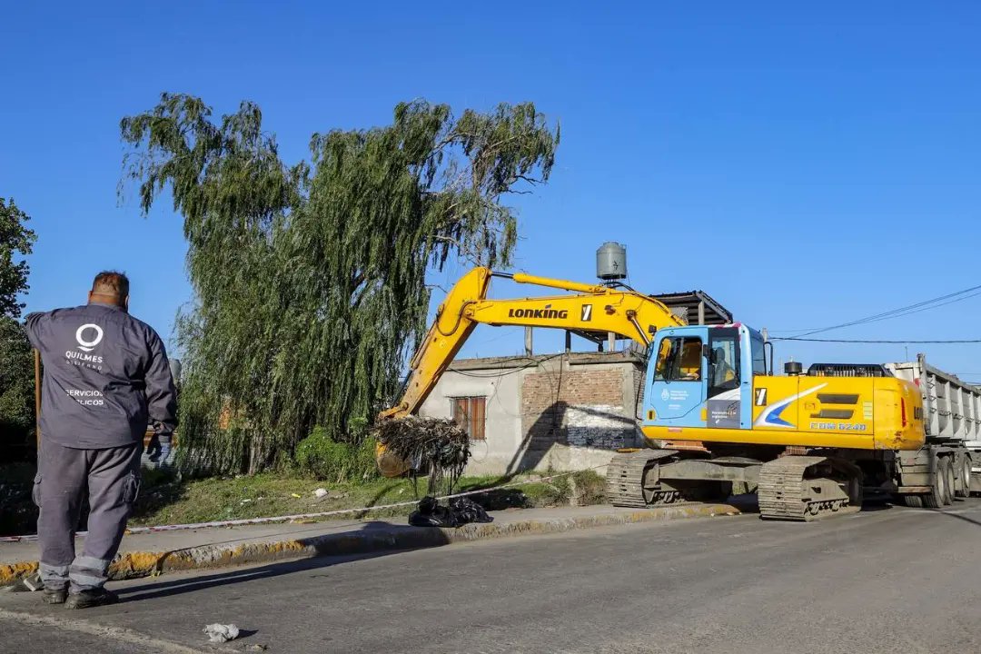 OPERATIVO DE SANEAMIENTO Y LIMPIEZA DEL ARROYO LAS PIEDRAS EN LA FLORIDA