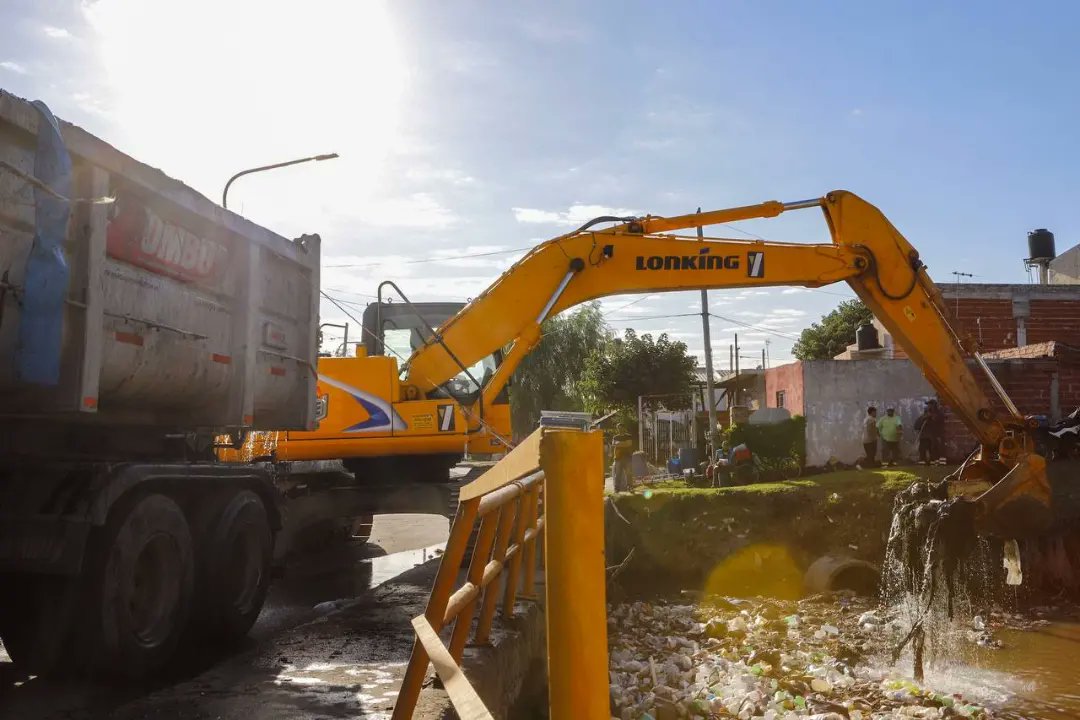 OPERATIVO DE SANEAMIENTO Y LIMPIEZA DEL ARROYO LAS PIEDRAS EN LA FLORIDA