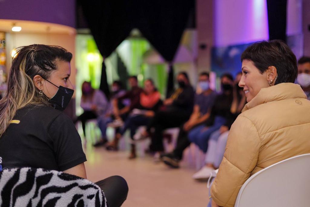 MAYRA SE REUNIÓ Y DIALOGÓ CON VECINOS Y TRABAJADORES DEL BARRIO DREYMAR