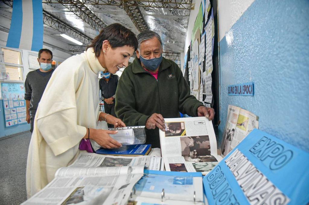 MAYRA PARTICIPÓ DEL HOMENAJE A LOS VETERANOS DE MALVINAS EN LA PRIMARIA 69