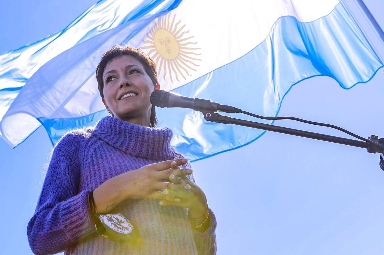 MAYRA JUNTO A VETERANOS DE MALVINAS A 40 AÑOS DE LA GUERRA