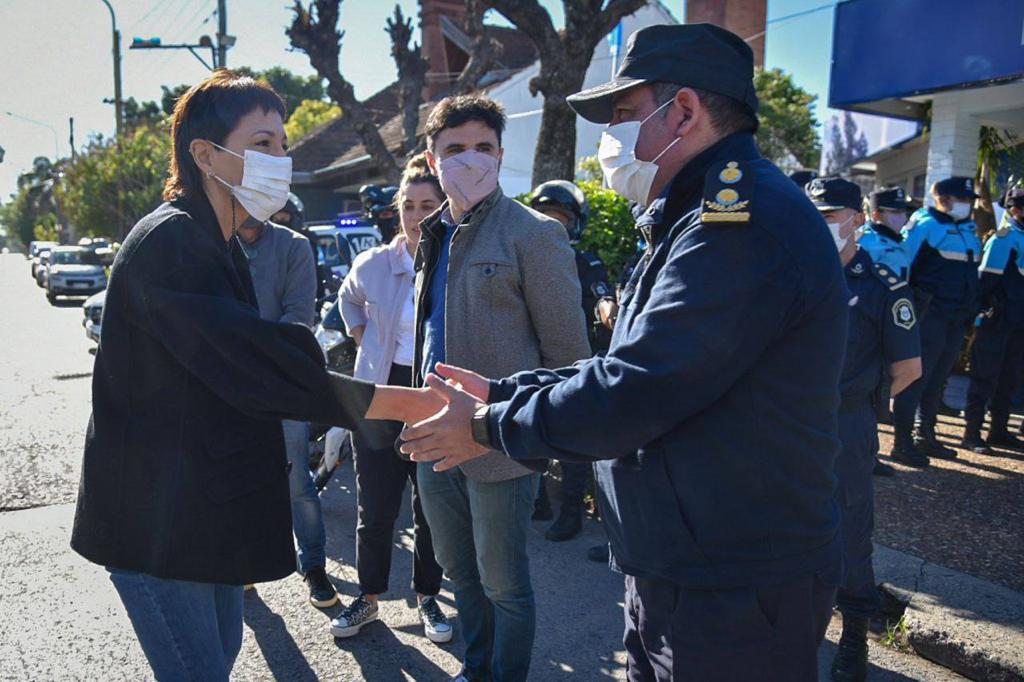 MAYRA VISITÓ LA COMISARÍA NOVENA DE QUILMES OESTE