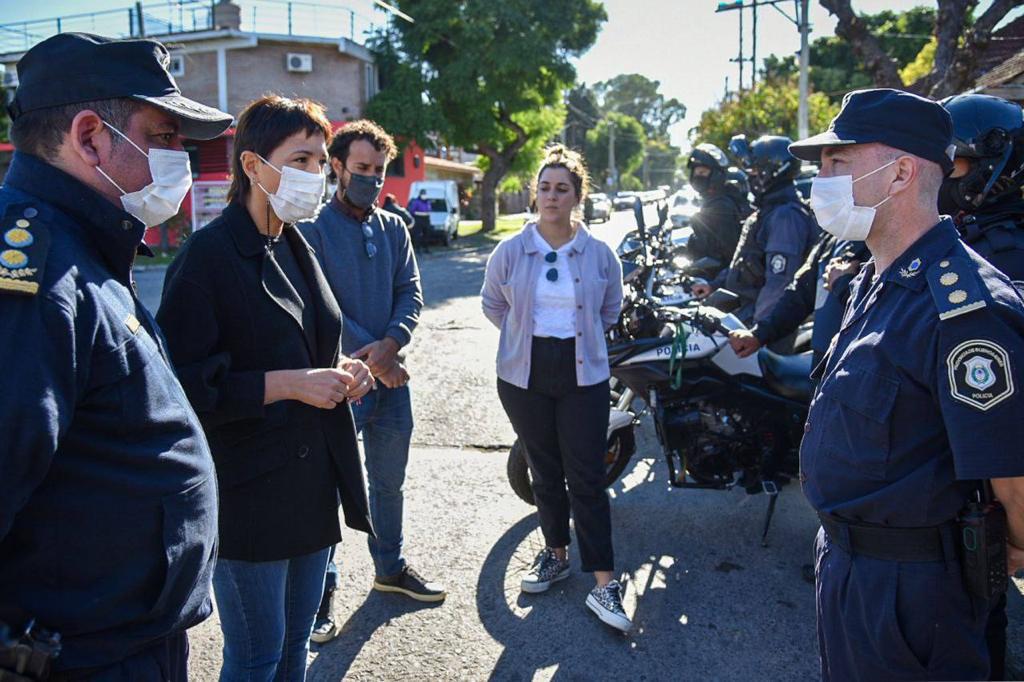 MAYRA VISITÓ LA COMISARÍA NOVENA DE QUILMES OESTE