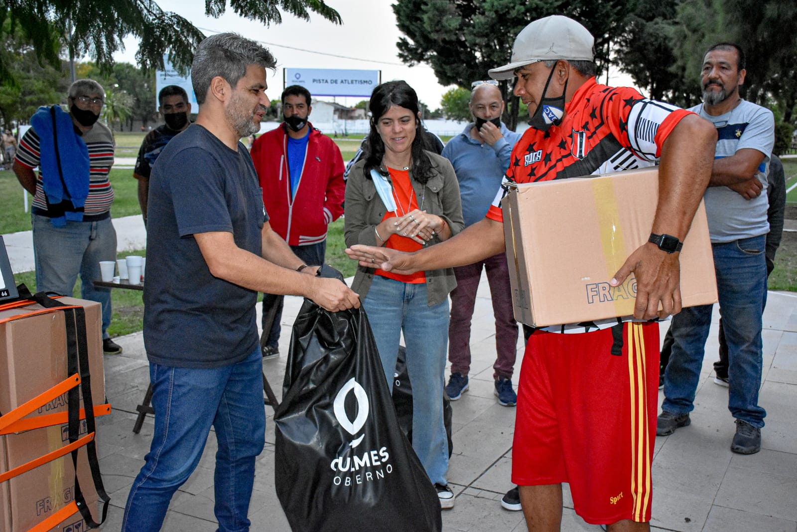 MATERIAL DEPORTIVO Y LUMINARIAS LED PARA CLUBES DE BARRIO EN QUILMES