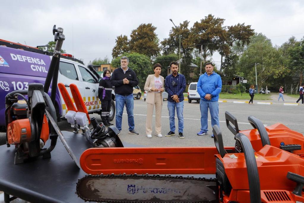 MAYRA FORTALECE EL ÁREA DE DEFENSA CIVIL CON CAMIONETAS CERO KILÓMETRO