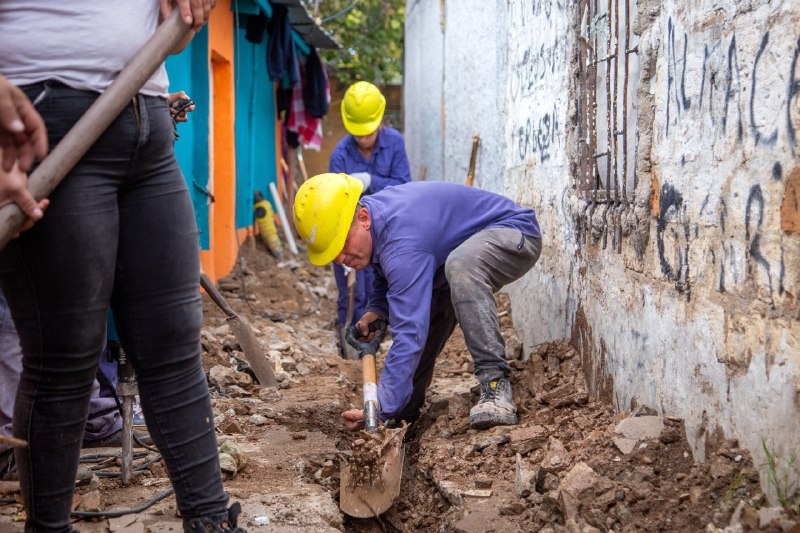 AVANZA LA OBRA DE RED SECUNDARIA DE AGUA POTABLE EN BARRIO AZUL