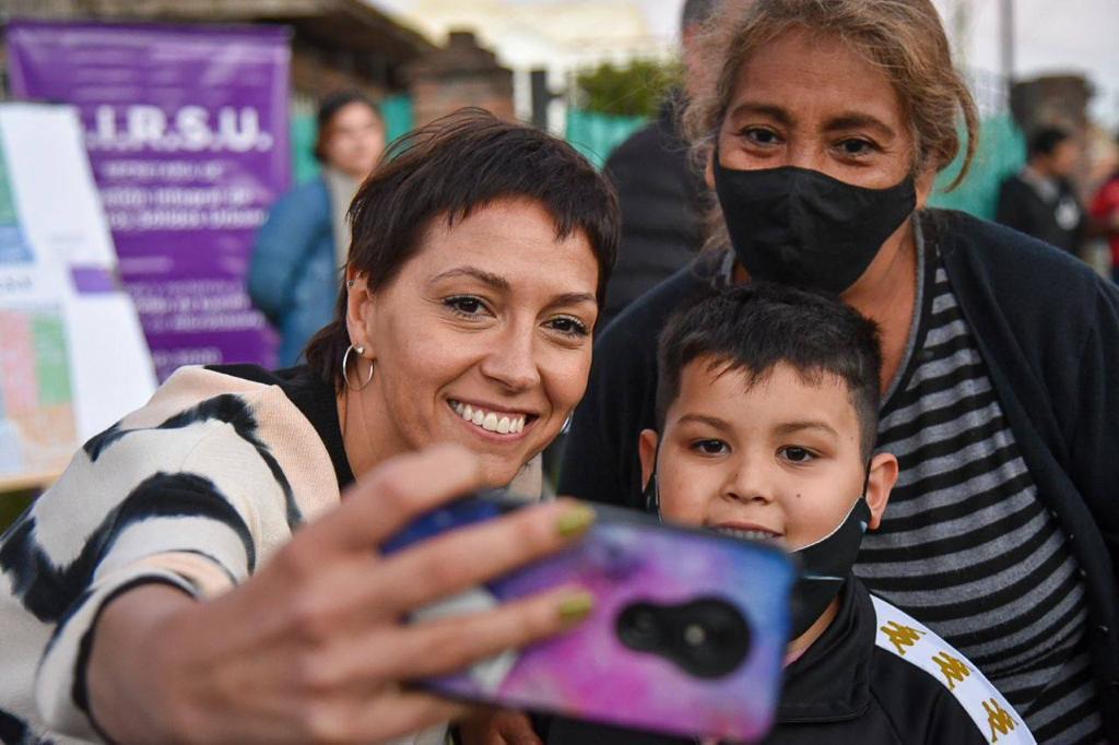 MAYRA SE REUNIÓ CON VECINOS Y VECINAS DE VILLA LA FLORIDA