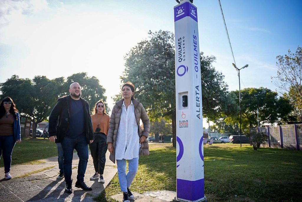  MAYRA PRESENTÓ LOS DOS NUEVOS TÓTEMS INSTALADOS EN EL PARQUE DE LA CIUDAD