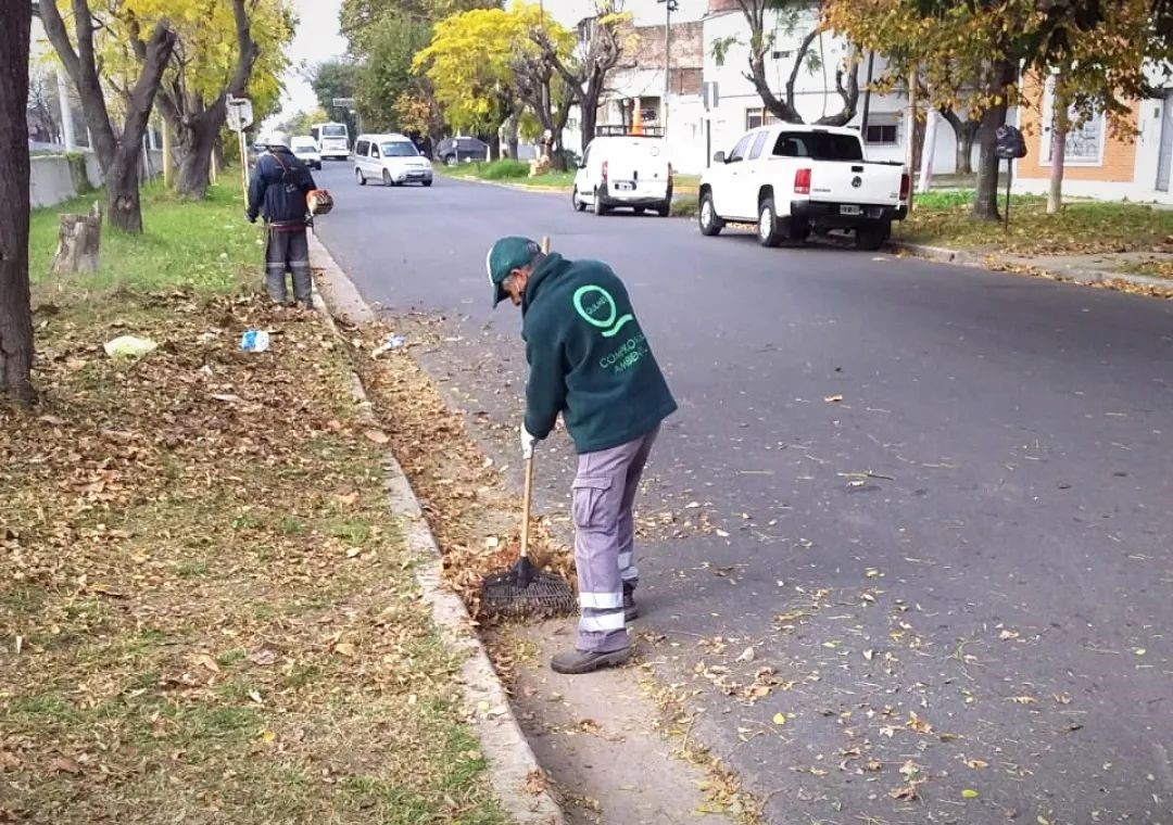 SIGUEN LOS TRABAJOS DIARIOS DE LIMPIEZA DE LA CIUDAD