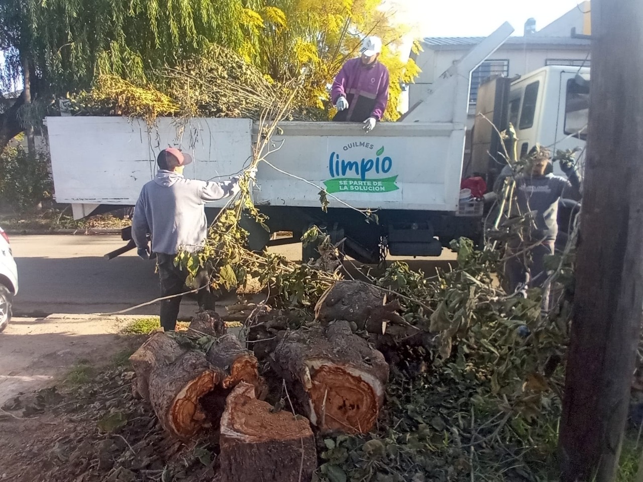 SIGUEN LOS TRABAJOS DIARIOS DE LIMPIEZA DE LA CIUDAD