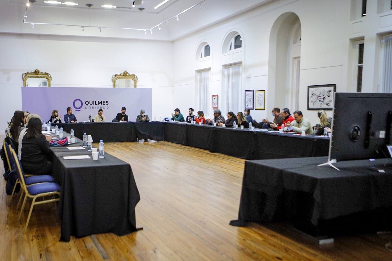 MAYRA SE REUNIÓ CON PADRES DE LA EEST Nº 7 