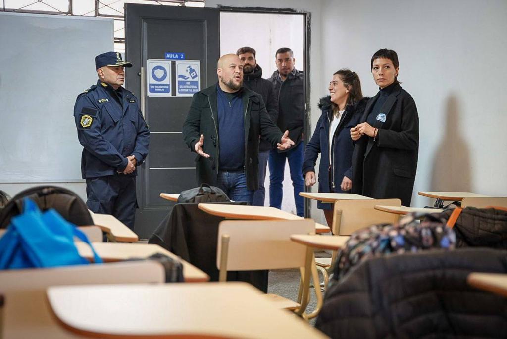 MAYRA VISITÓ A LOS CADETES DE LA POLICÍA LOCAL QUILMES