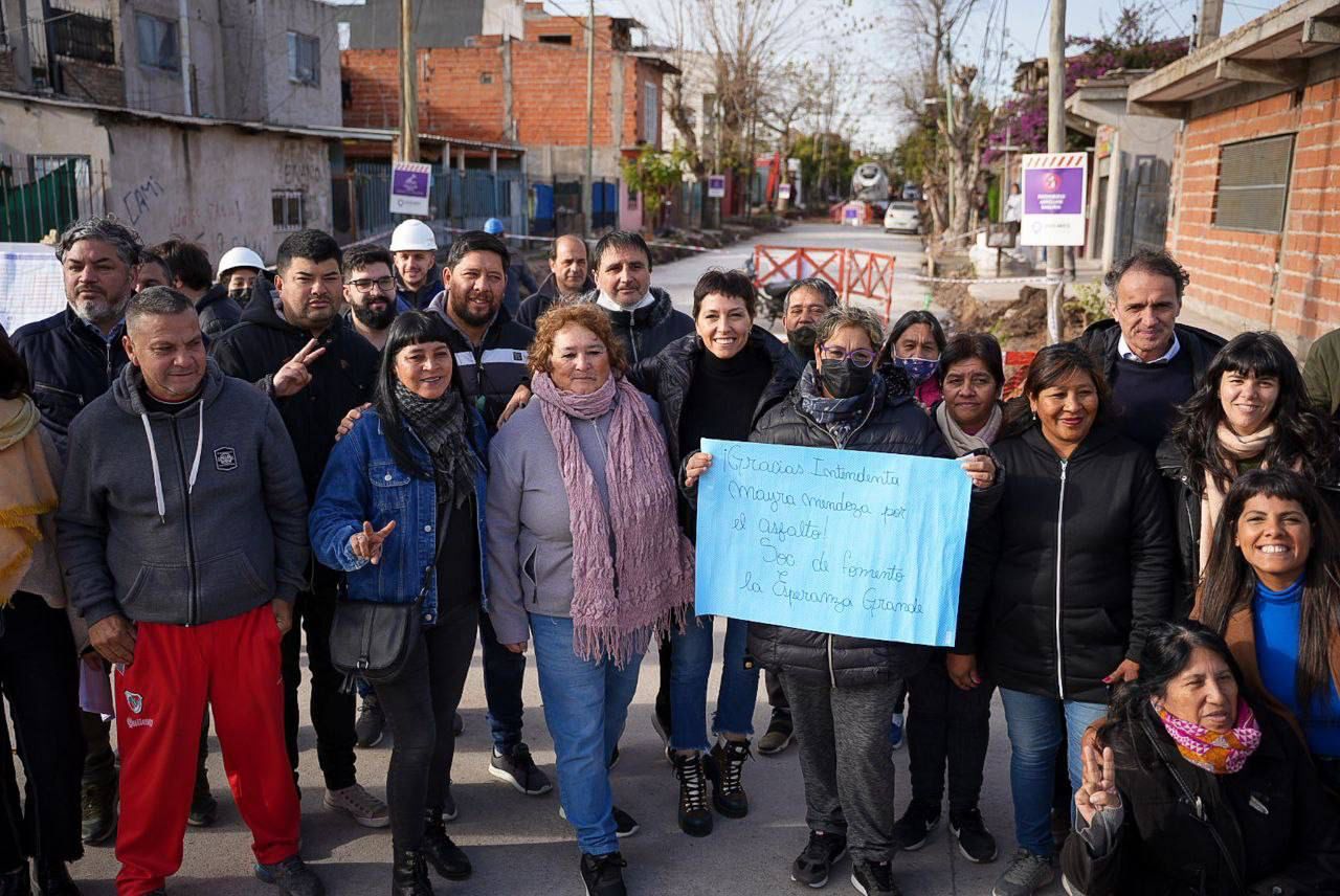 MAYRA Y KATOPODIS RECORRIERON OBRAS DE PAVIMENTACIÓN EN SOLANO Y EZPELETA