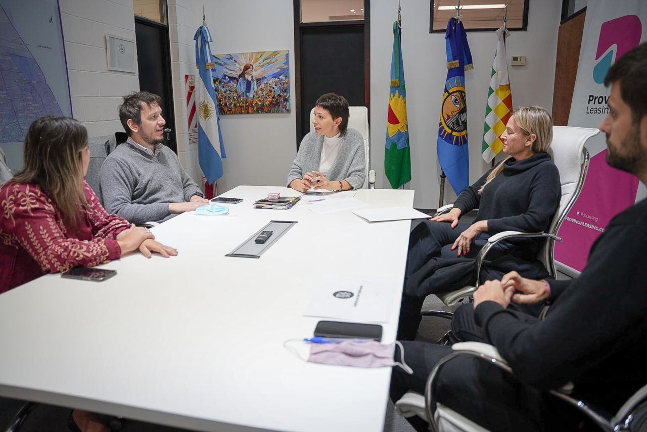 MAYRA FIRMÓ UN CONTRATO DE LEASING E INAUGURÓ CAJEROS DE PROVINCIA NET