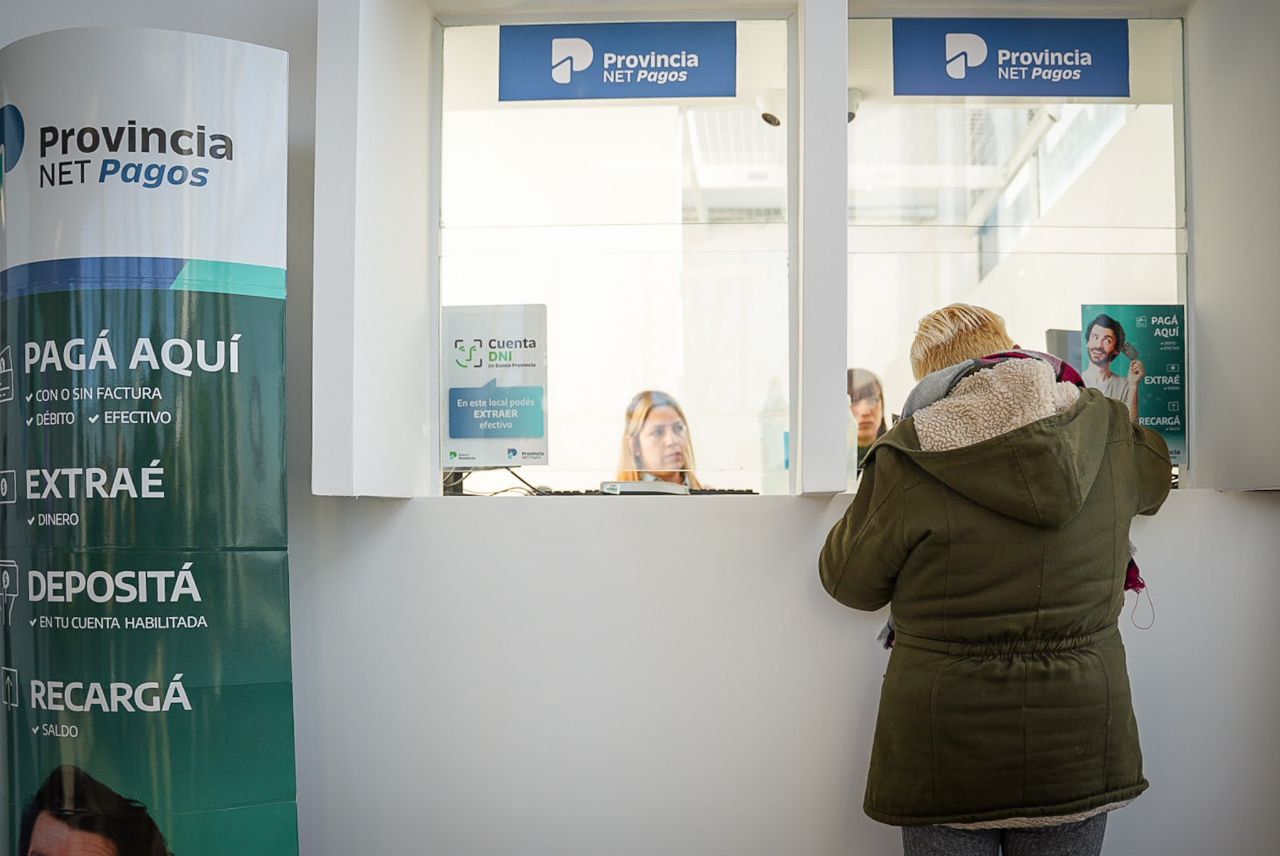 MAYRA FIRMÓ UN CONTRATO DE LEASING E INAUGURÓ CAJEROS DE PROVINCIA NET