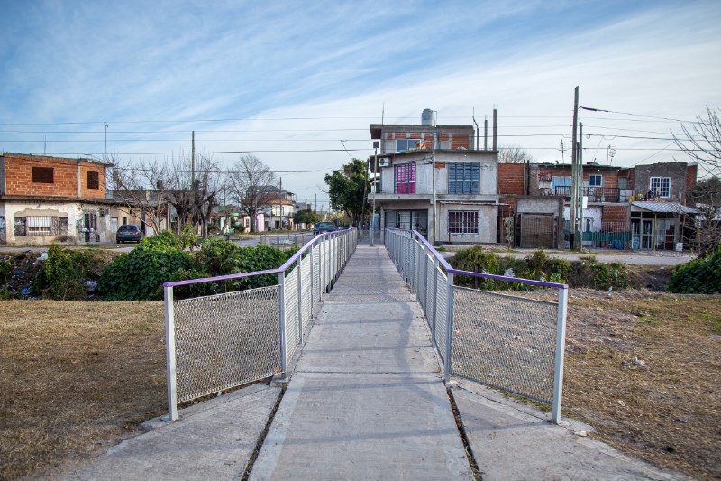 AVANZAN LAS OBRAS DE LOS PUENTES PEATONALES EN EL OESTE DEL DISTRITO