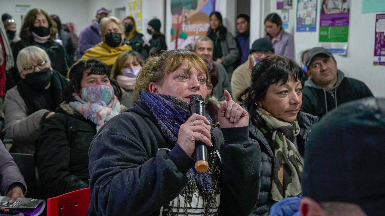 FUNCIONARIOS MUNICIPALES CON VECINOS DE LOS BARRIOS LA ODISEA Y NOVAK