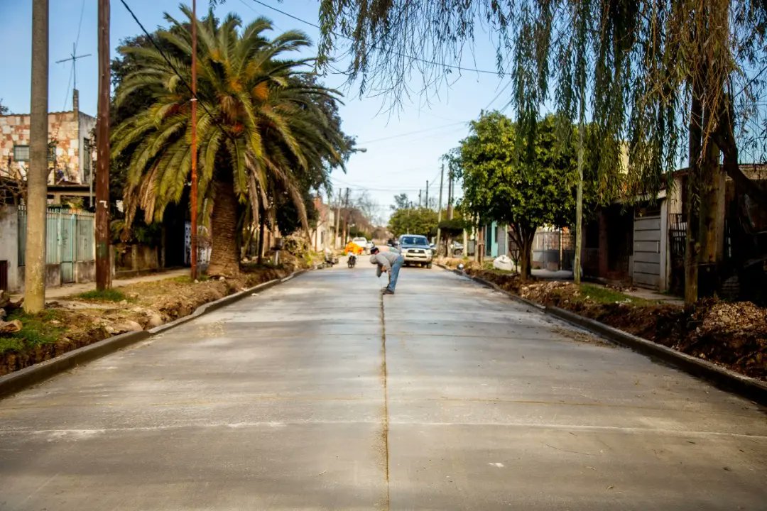 AVANZAN LAS OBRAS DE REPAVIMENTACIÓN Y RECONSTRUCCIÓN DE CORDÓN CUNETA