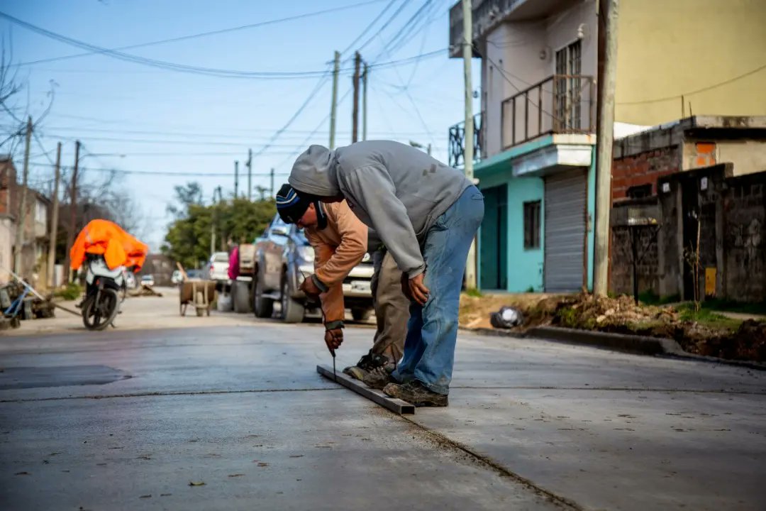 AVANZAN LAS OBRAS DE REPAVIMENTACIÓN Y RECONSTRUCCIÓN DE CORDÓN CUNETA