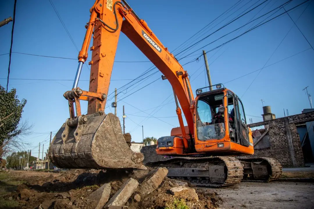 AVANZAN LAS OBRAS DE REPAVIMENTACIÓN Y RECONSTRUCCIÓN DE CORDÓN CUNETA