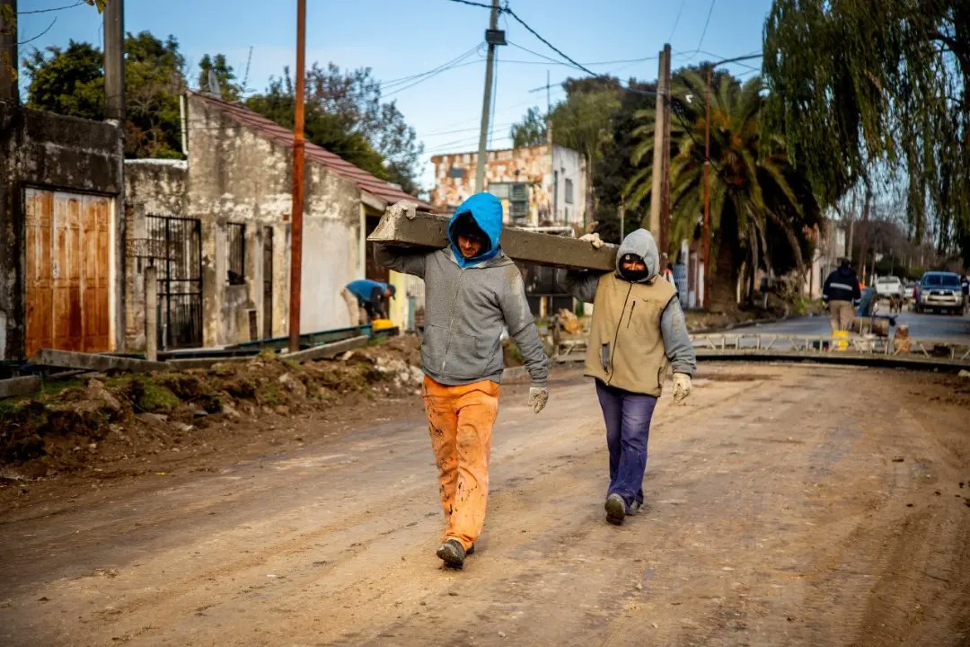 AVANZAN LAS OBRAS DE REPAVIMENTACIÓN Y RECONSTRUCCIÓN DE CORDÓN CUNETA