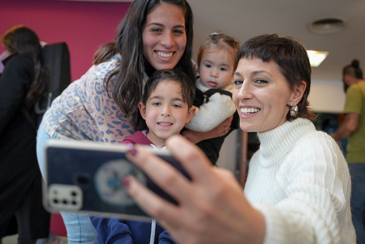 MAYRA ENTREGÓ NUEVOS INSTRUMENTOS A LAS ORQUESTAS Y COROS DEL DISTRITO