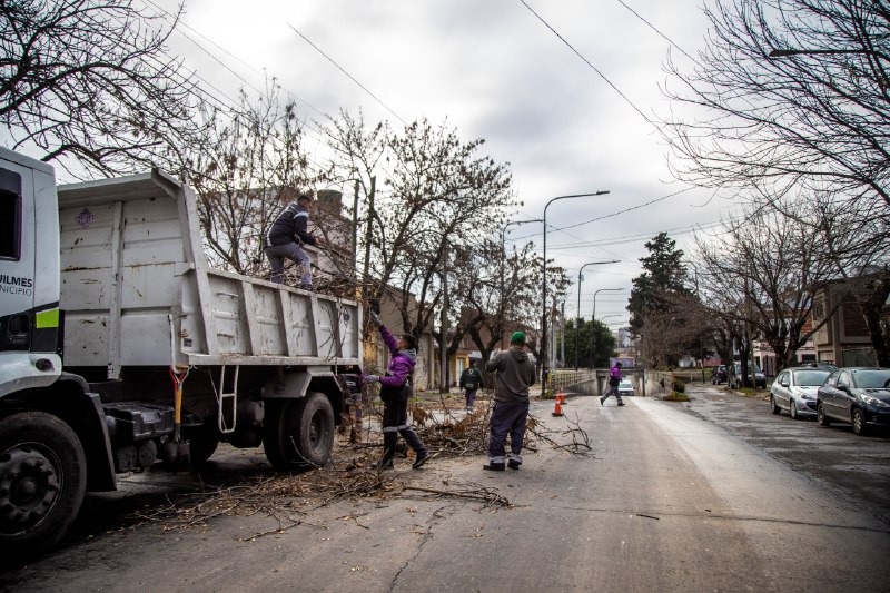 TRABAJOS DE LIMPIEZA Y MANTENIMIENTO EN PASOS BAJO NIVEL DE QUILMES CENTRO