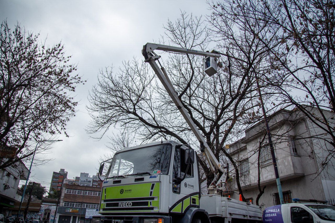 TRABAJOS DE LIMPIEZA Y MANTENIMIENTO EN PASOS BAJO NIVEL DE QUILMES CENTRO