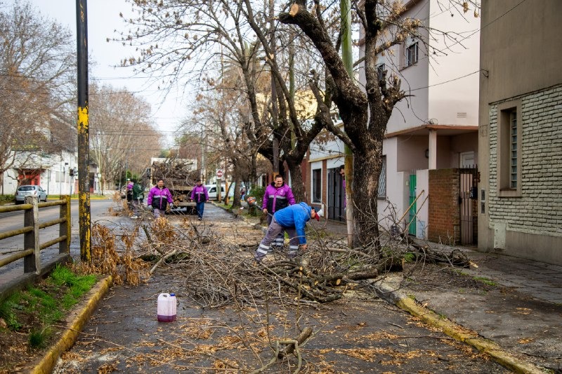 TRABAJOS DE LIMPIEZA Y MANTENIMIENTO EN PASOS BAJO NIVEL DE QUILMES CENTRO