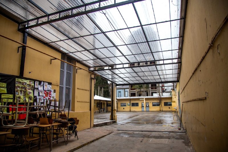 CONTINÚAN LAS OBRAS EN ESTABLECIMIENTOS EDUCATIVOS DE LA CIUDAD