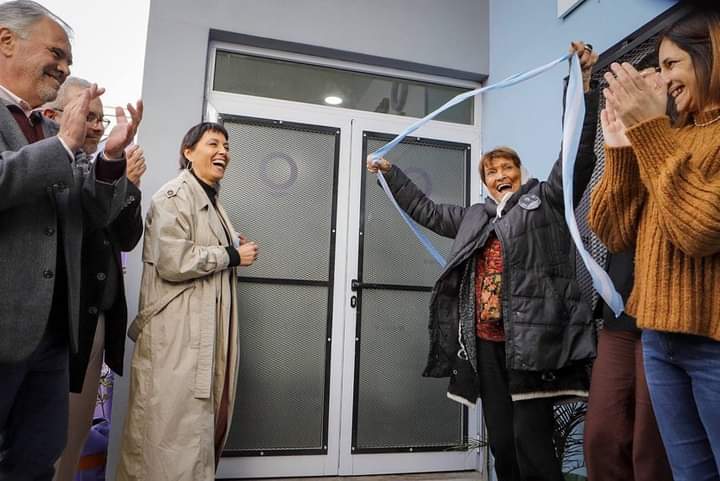 INAUGURARON LA CASA DE ABRIGO TEMPORAL “TATY ALMEIDA” EN BERNAL OESTE